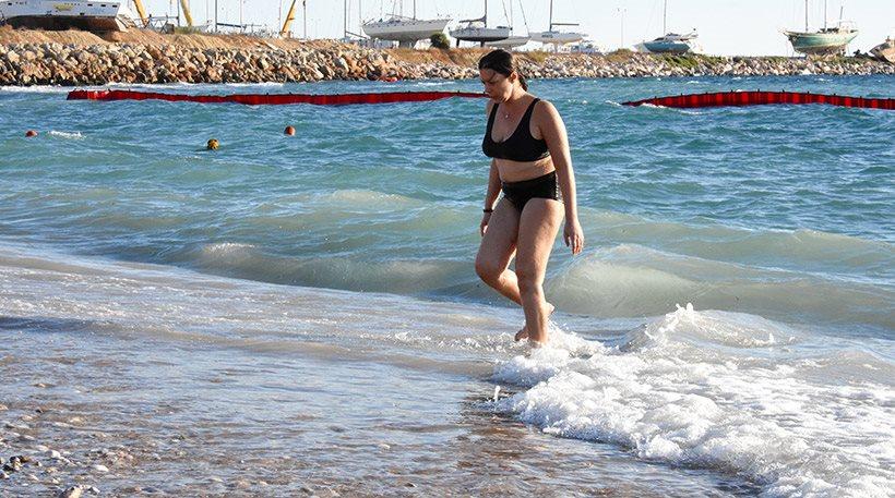 «Ένιωσα την πίσσα κολλημένη πάνω μου», λέει η γυναίκα της φωτογραφίας-σοκ