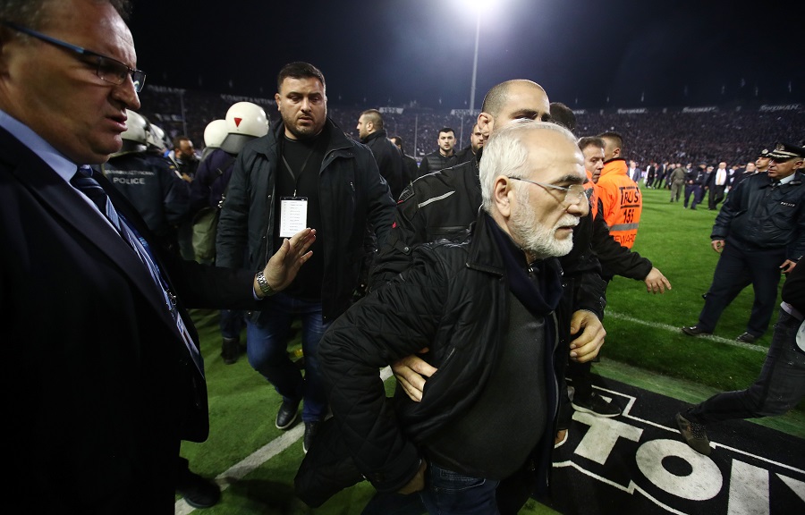 Με όπλο μπήκε στον αγωνιστικό χώρο ο Ιβάν Σαββίδης