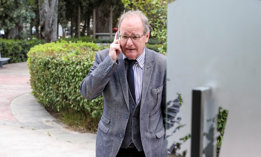 Τον ενόχλησε το… ρεπορτάζ τον Χούμπελ – Λυσάνδρου: «Τι ασχολείσαι με τα δημοσιεύματα»;