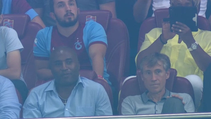 Î Î¹Î¸Î±Î½ÏÏ ÏÏÎ¿ Î´ÏÏÎ¼Î¿ ÏÎ·Ï ÎÎÎ Î¿ Î£ÏÎ¬ÏÎ¹ÏÎ¶, ÏÏÎ·Î½ Î¤ÏÎ±ÏÎµÎ¶Î¿ÏÎ½ÏÎ± ÏÎ¸ÎµÏ Î· Î¼Î·ÏÎ­ÏÎ± ÏÎ¿Ï (pic)