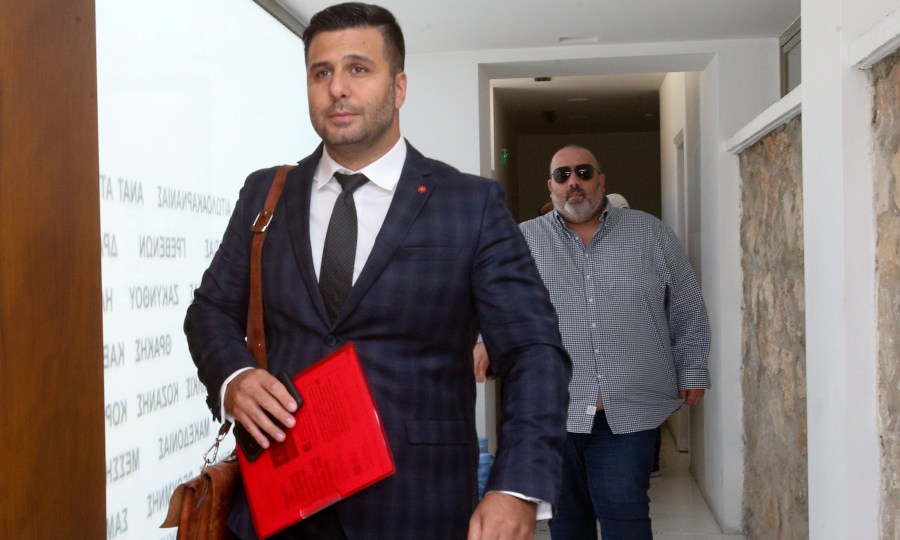«Κόντρα» Καραπαπά-δικαστών για τον ορισμό της λέξης… παράγκα!