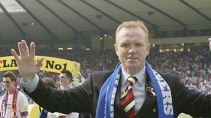 Ο ΜακΛίς κοντά στον πάγκο της Μπερμιγχαμ