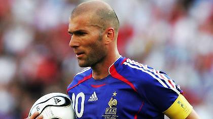 Σκέφτεται την επιστροφή ο Ζιντάν