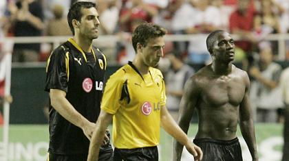 Κοιτάει μπροστά