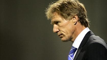 Αποχωρεί ο Φερμπέικ