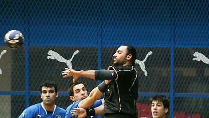 Συνεχίζει αήττητος…