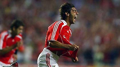 Κρεμά τα παπούτσια του ο Ρουί Κόστα