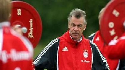 «Κοιτάζει» Χίτσφελντ η εθνική Ελβετίας