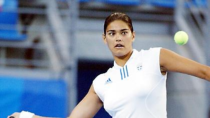 Συνεχίζει ακάθεκτη…