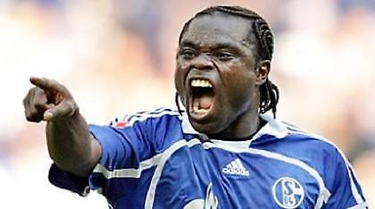 Παραμένει στη Σάλκε ο Ασαμόα