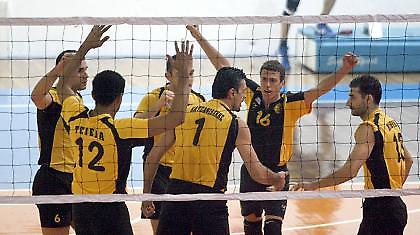 Μεγάλη νίκη για ΑΕΚ, δύσκολη για Ολυμπιακό