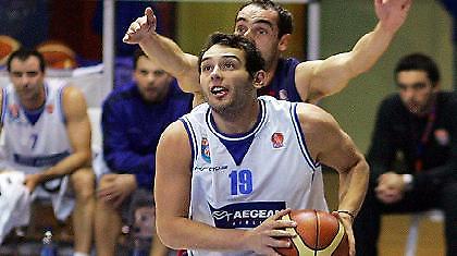 Καραποστόλου: «Τα παιχνίδια με Ολυμπιακό προσφέρουν εμπειρίες»