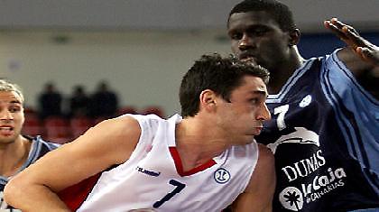 Πρόκριση με ξένα χέρια...