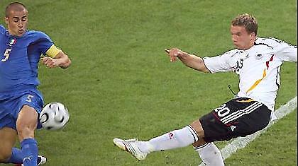 Επαφές Ποντόλσκι με Μάντσεστερ Σίτι