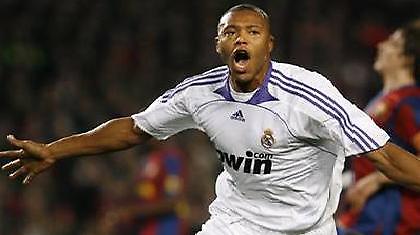 «Άγγλοι» μνηστήρες για Μπαπτίστα