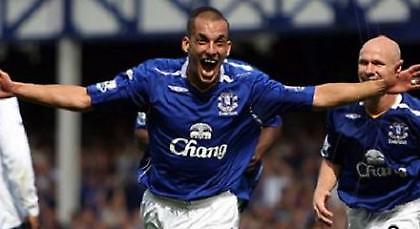 Διπλή ανανέωση στην Έβερτον