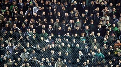 Διαδήλωση στήριξης από τους φιλάθλους…