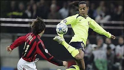 Μίλαν και Ίντερ ερίζουν για Ροναλντίνιο