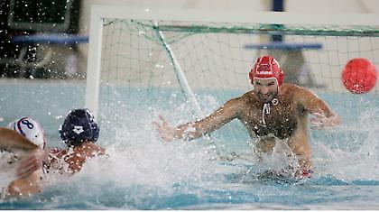 Άνετες νίκες για «αιώνιους»