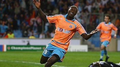 Le Championnnat: Μαρσέιγ έξι 'αστέρων', 'ανάσα' για Σοσό