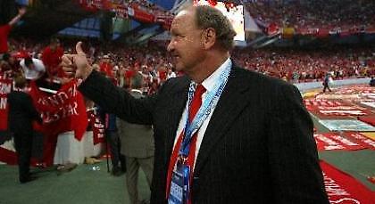 Χικς: «Στηρίζουμε Μπενίτεθ, δεν πουλάμε»