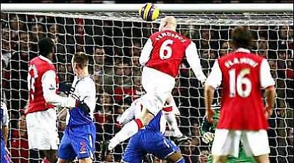 Premiership: Ξέφυγε η Άρσεναλ