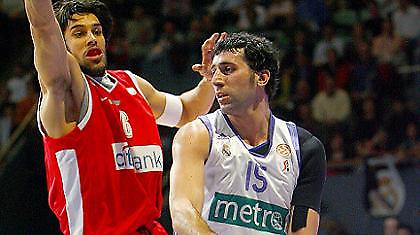 Με την πλάτη στον τοίχο…