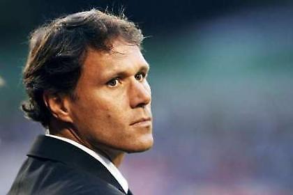 Στον πάγκο του Άγιαξ ο Φαν Μπάστεν