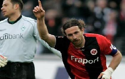 Νυστέρι σε Αμανατίδη