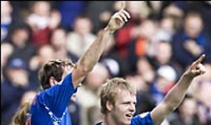 Scottish Premier: Νίκες για Ρέιντζερς, Σέλτικ