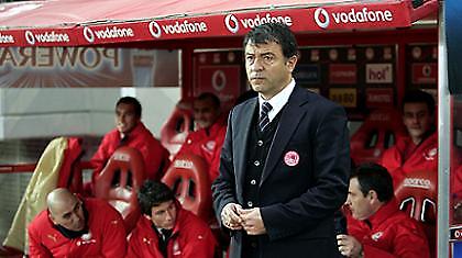 «Τρίζει» η καρέκλα του Λεμονή!