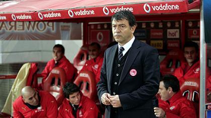 «Τρίζει» η καρέκλα του Λεμονή!