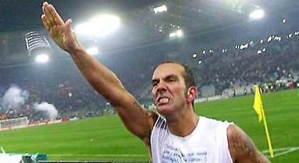 Κρεμά τα παπούτσια του ο Ντι Κάνιο