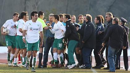 Τρεις αγωνιστικές σε Καλόπουλο, Σπάθα