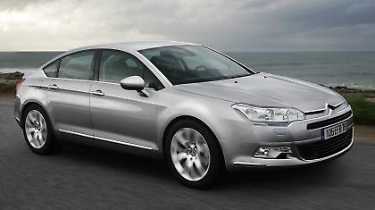 Ακόμα σφίγγω γραβάτα…