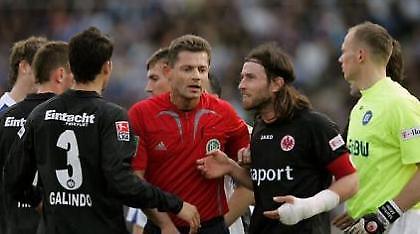 Αμανατίδης: «Μάλλον δεν έχει τίποτα στο κεφάλι του…»