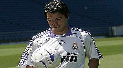 «Πωλητήριο» σε Σαβιόλα βάζει η Ρεάλ