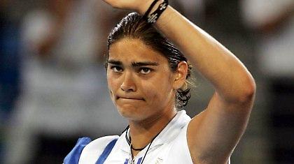 «Έπεσε» στην μάχη η Λένα