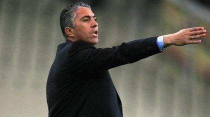 Υποχρεωμένη να συνεχίσει