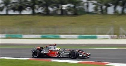 Ταχύτερος στις ελεύθερες δοκιμές ο Χάμιλτον