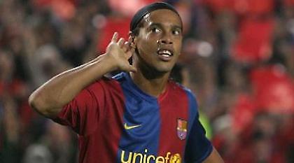 Λαπόρτα: «Δεν φεύγει ο Ροναλντίνιο»