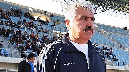 ΟΦΗ: Προσπαθούν να τον κρατήσουν