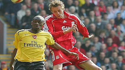 Τα βλέμματα στον «εμφύλιο»