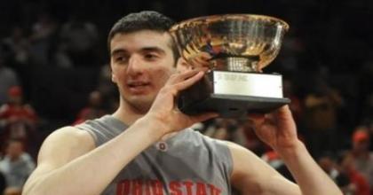 Τίτλος και βραβείο για Κουφό