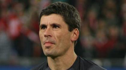 Κρεμά τη σφυρίχτρα του ο Μερκ