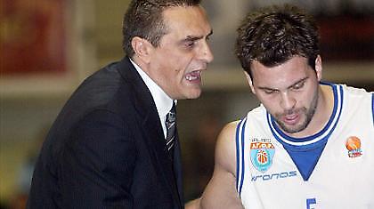 Κούμουλος: «Γεμάτο γήπεδο για τη νίκη»