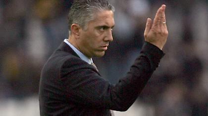 Κωστένογλου: «Να νικήσουμε και βλέπουμε»