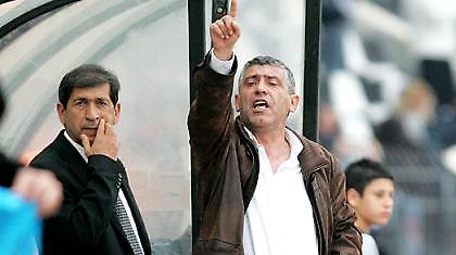 Παραιτήθηκε, αλλά μένει