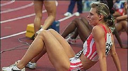 Αρνείται τις κατηγορίες η Κράμπε