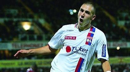 «Δεν φεύγει από τη Λιόν ο Μπενζεμά»